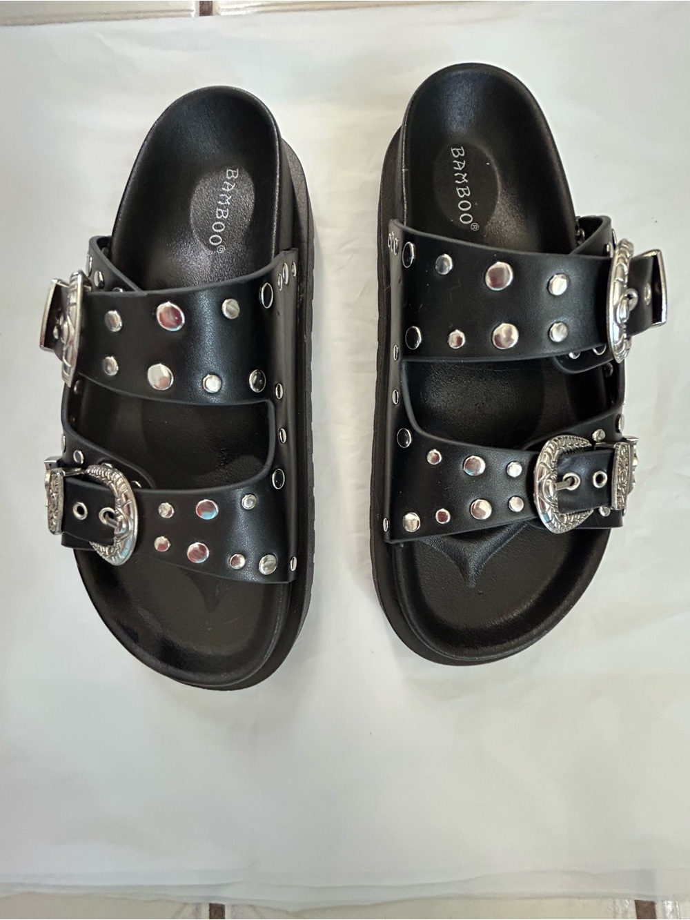 BAMBOO Jona-01 women’s Black Studded Double-Buckle Slide Sandals Sz 8